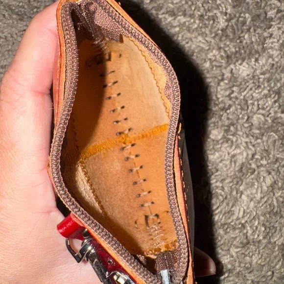 Leather wristlet coin purse from Guam. - Picture 2 of 2